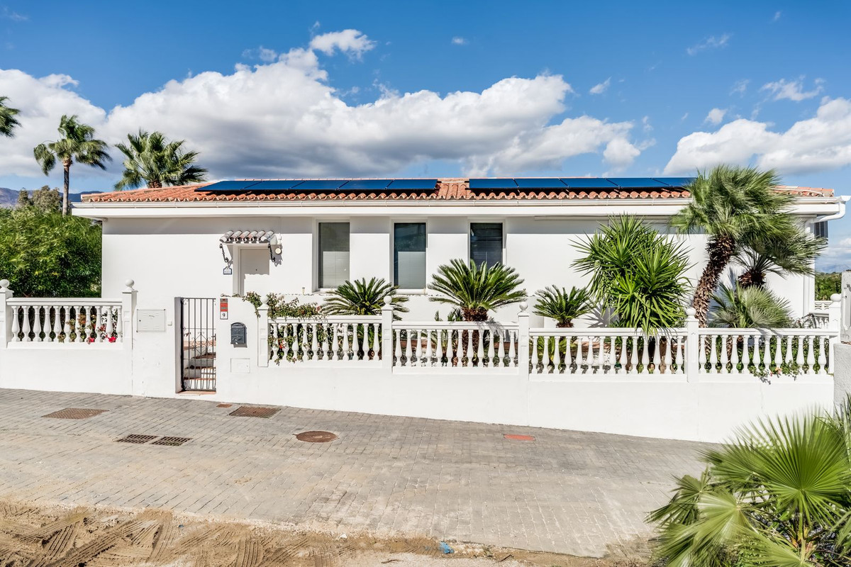 Se vende Villa - Chalet de 4 dormitorios en Costa Del Sol, Málaga, España