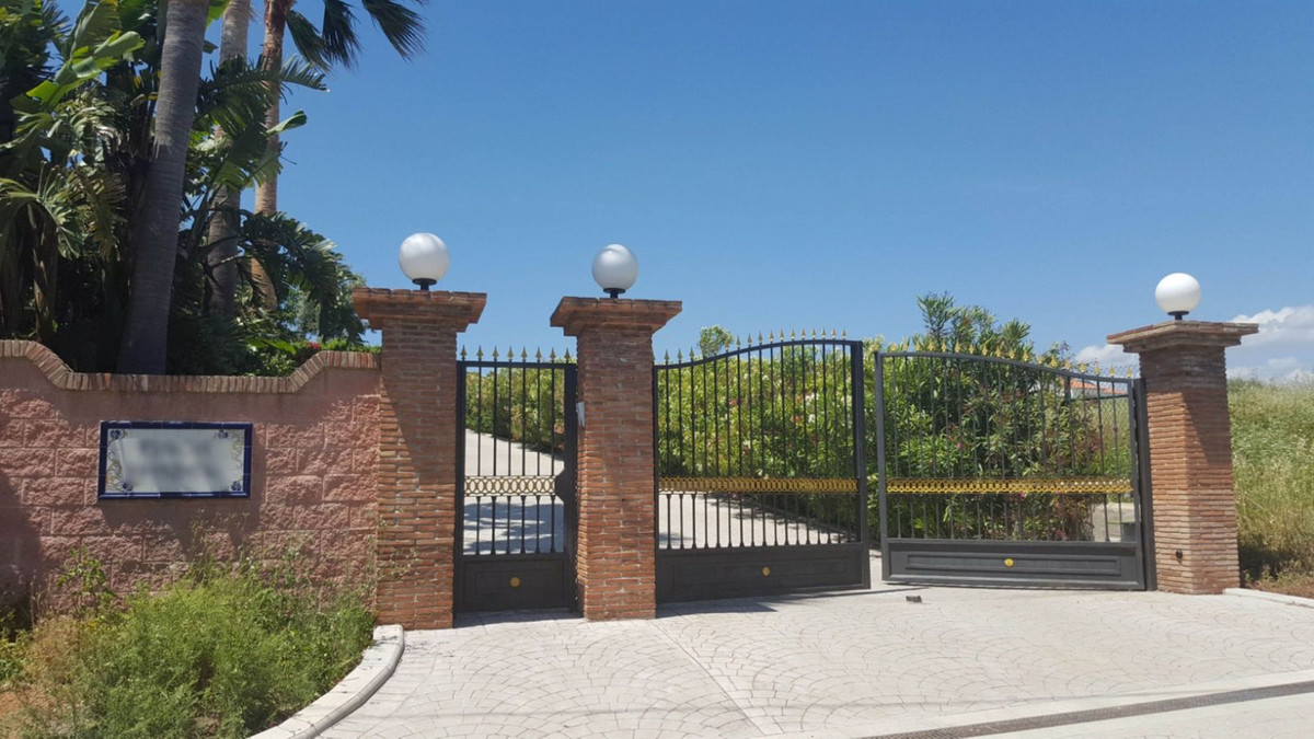 6 Bed Townhouse for sale in Estepona Costa Del Sol, Málaga, Spain