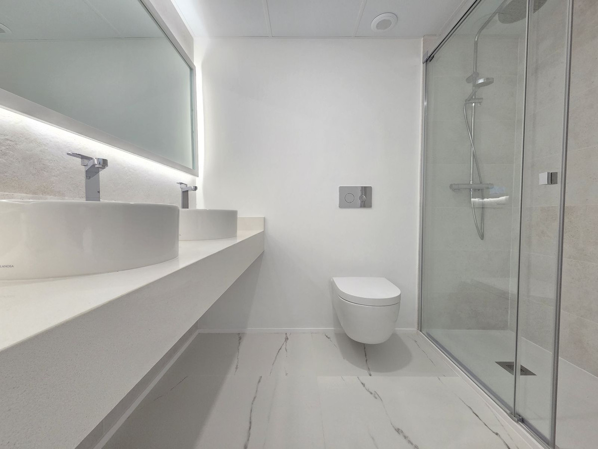 Se vende Apartamento Planta Media de 3 dormitorios en Costa Del Sol, Málaga, España