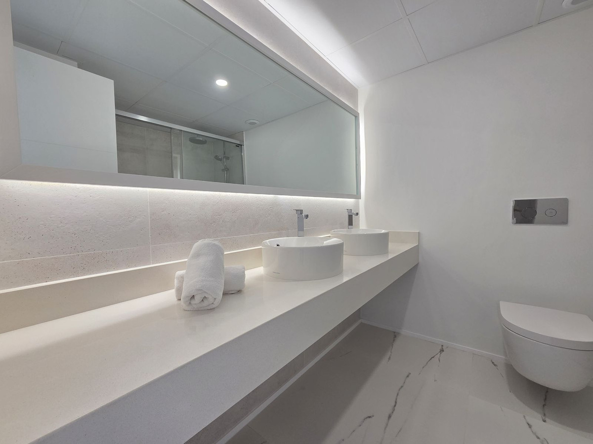 Se vende Apartamento Planta Media de 3 dormitorios en Costa Del Sol, Málaga, España