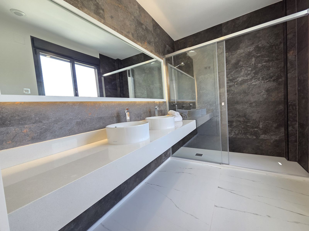Se vende Apartamento Planta Media de 3 dormitorios en Costa Del Sol, Málaga, España