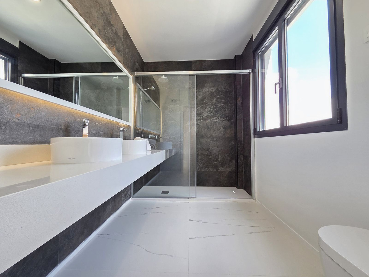 Se vende Apartamento Planta Media de 3 dormitorios en Costa Del Sol, Málaga, España