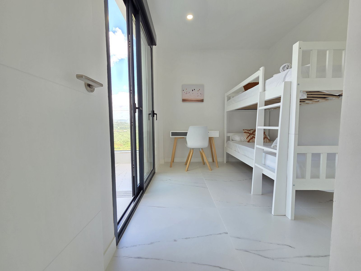 Se vende Apartamento Planta Media de 3 dormitorios en Costa Del Sol, Málaga, España
