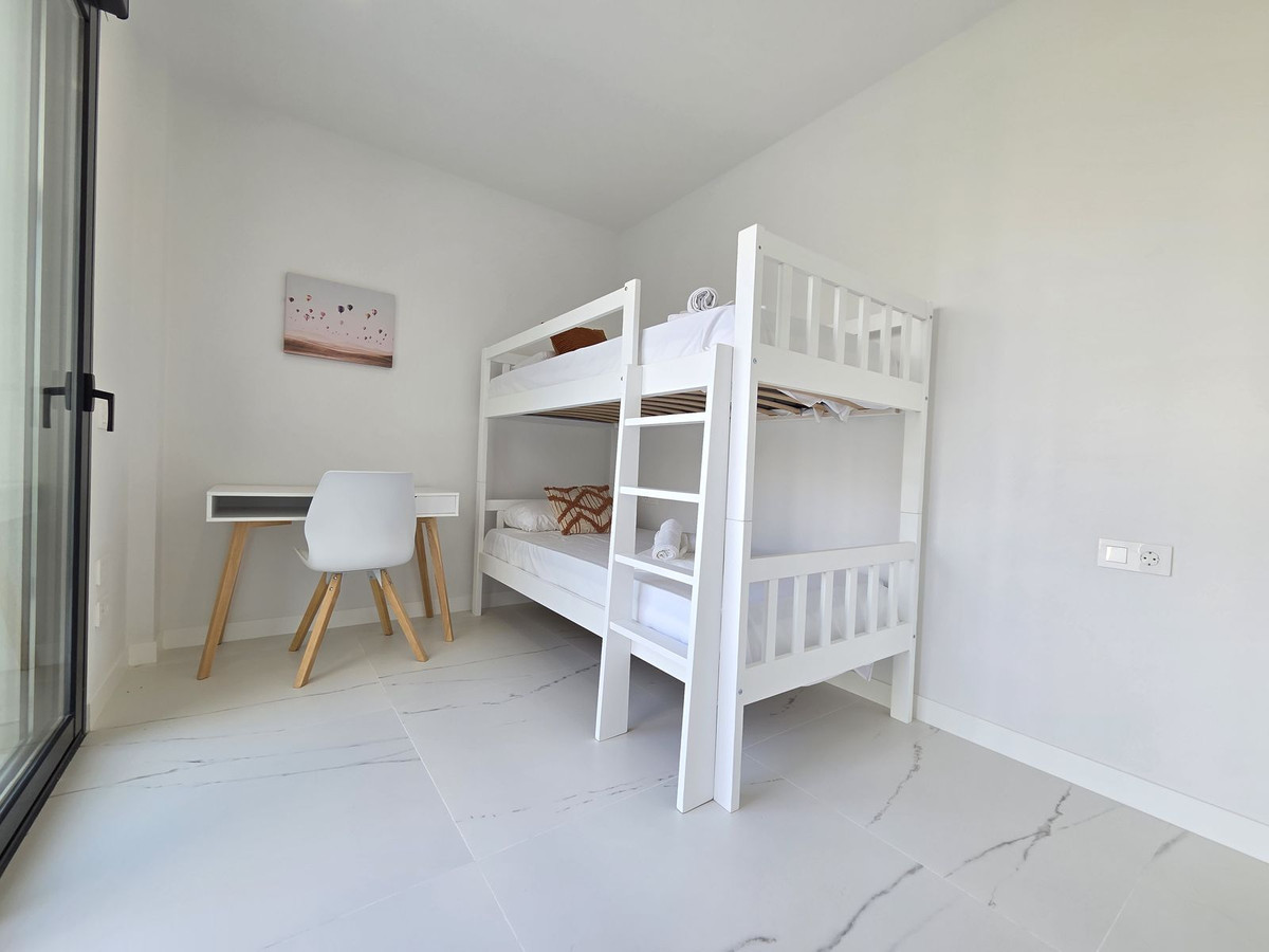Se vende Apartamento Planta Media de 3 dormitorios en Costa Del Sol, Málaga, España