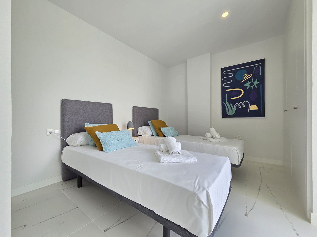 Se vende Apartamento Planta Media de 3 dormitorios en Costa Del Sol, Málaga, España