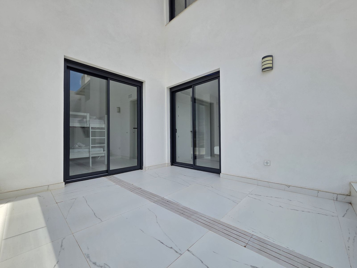 Se vende Apartamento Planta Media de 3 dormitorios en Costa Del Sol, Málaga, España