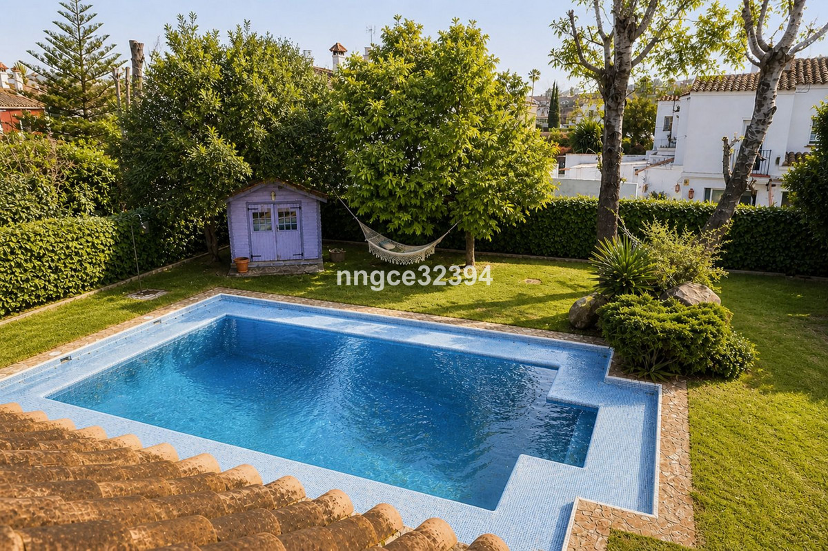 Se vende Villa - Chalet de 4 dormitorios en Costa Del Sol, Cadiz, España