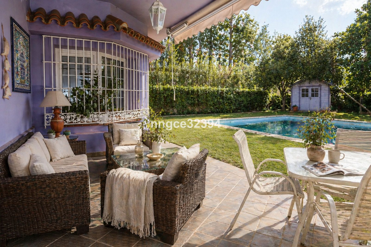 Se vende Villa - Chalet de 4 dormitorios en Costa Del Sol, Cadiz, España