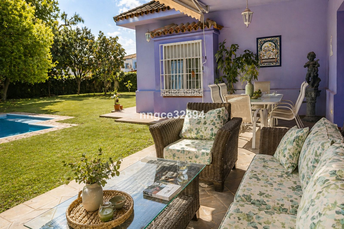 Se vende Villa - Chalet de 4 dormitorios en Costa Del Sol, Cadiz, España