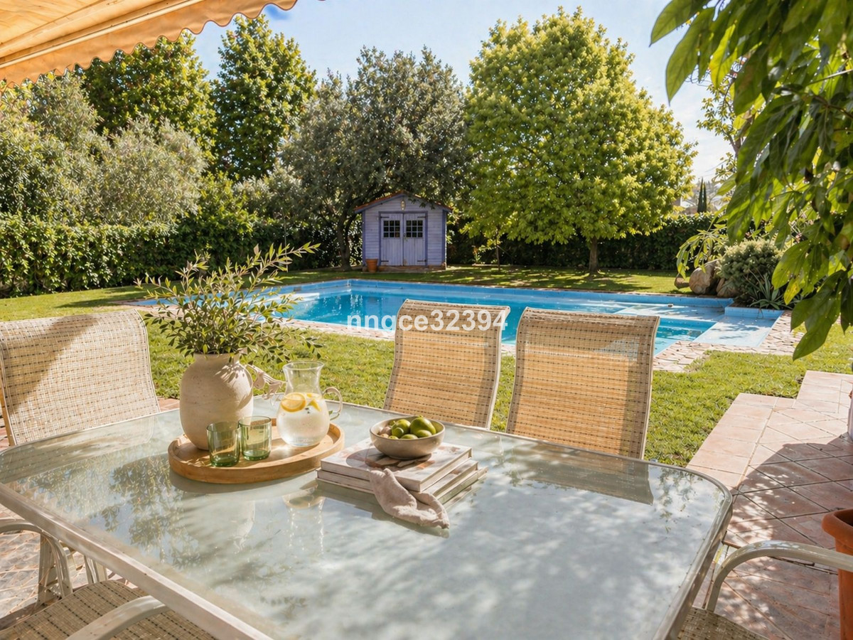 Se vende Villa - Chalet de 4 dormitorios en Costa Del Sol, Cadiz, España