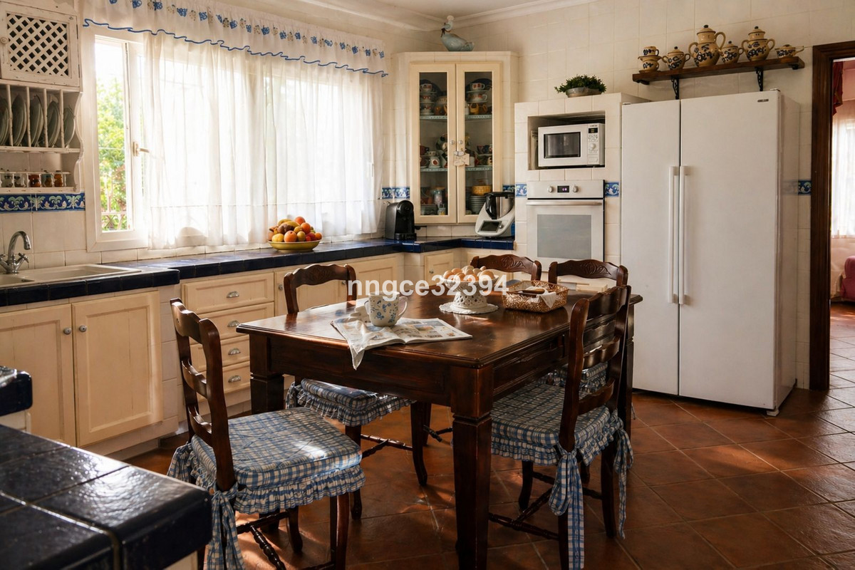 Se vende Villa - Chalet de 4 dormitorios en Costa Del Sol, Cadiz, España