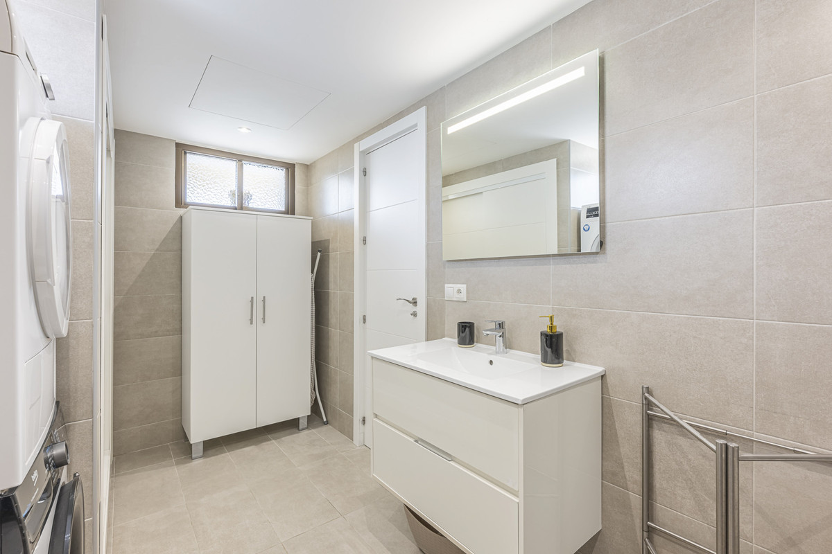 2 Bed Apartment for sale in Estepona Costa Del Sol, Málaga, Spain