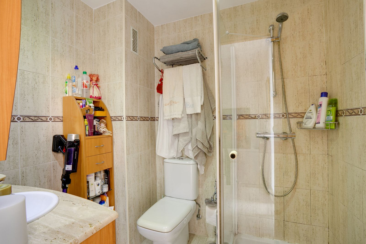Se vende Apartamento Planta Media de 3 dormitorios en Costa Del Sol, Málaga, España
