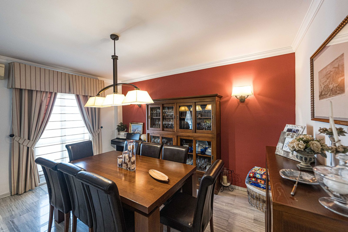 4 Bed Apartment for sale in Los Pacos Costa Del Sol, Málaga, Spain