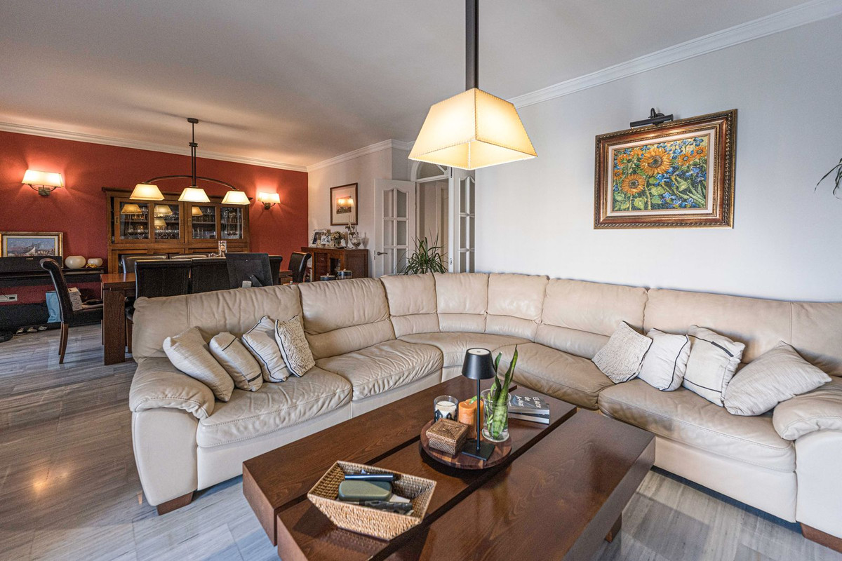 4 Bed Apartment for sale in Los Pacos Costa Del Sol, Málaga, Spain