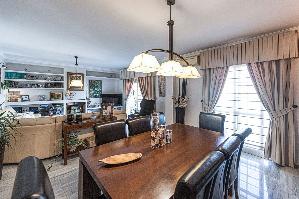 4 Bed Apartment for sale in Los Pacos Costa Del Sol, Málaga, Spain