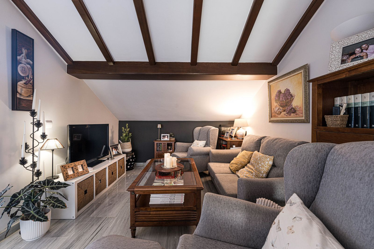 4 Bed Apartment for sale in Los Pacos Costa Del Sol, Málaga, Spain