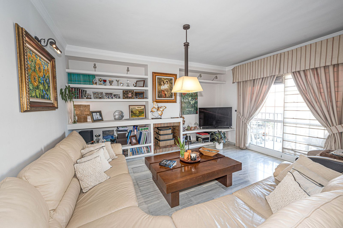 4 Bed Apartment for sale in Los Pacos Costa Del Sol, Málaga, Spain