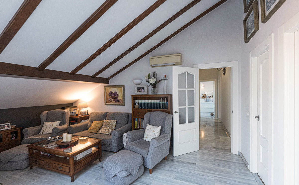 4 Bed Apartment for sale in Los Pacos Costa Del Sol, Málaga, Spain