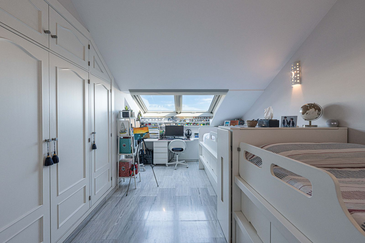 4 Bed Apartment for sale in Los Pacos Costa Del Sol, Málaga, Spain