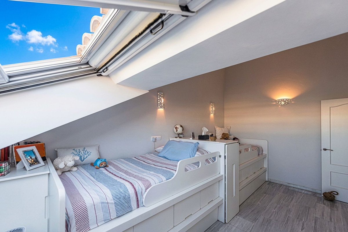 4 Bed Apartment for sale in Los Pacos Costa Del Sol, Málaga, Spain