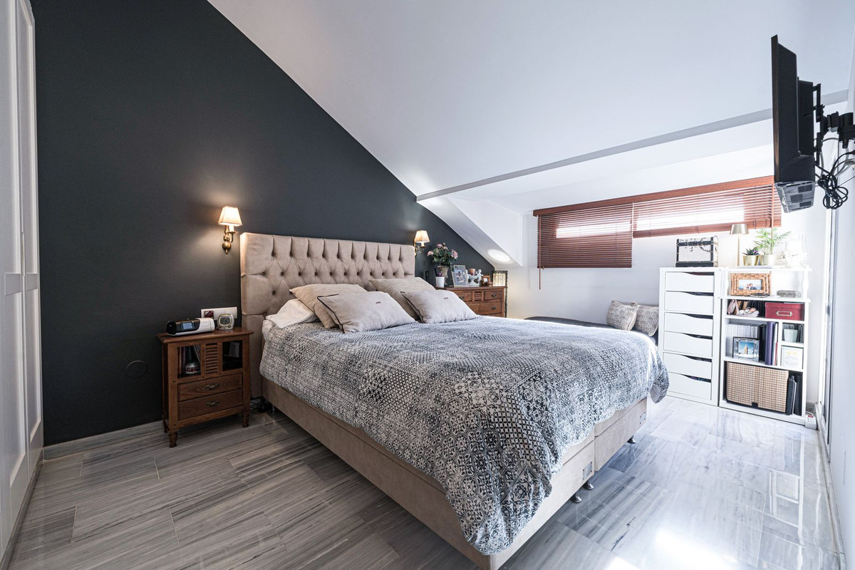 4 Bed Apartment for sale in Los Pacos Costa Del Sol, Málaga, Spain