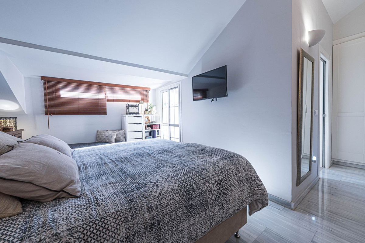 4 Bed Apartment for sale in Los Pacos Costa Del Sol, Málaga, Spain
