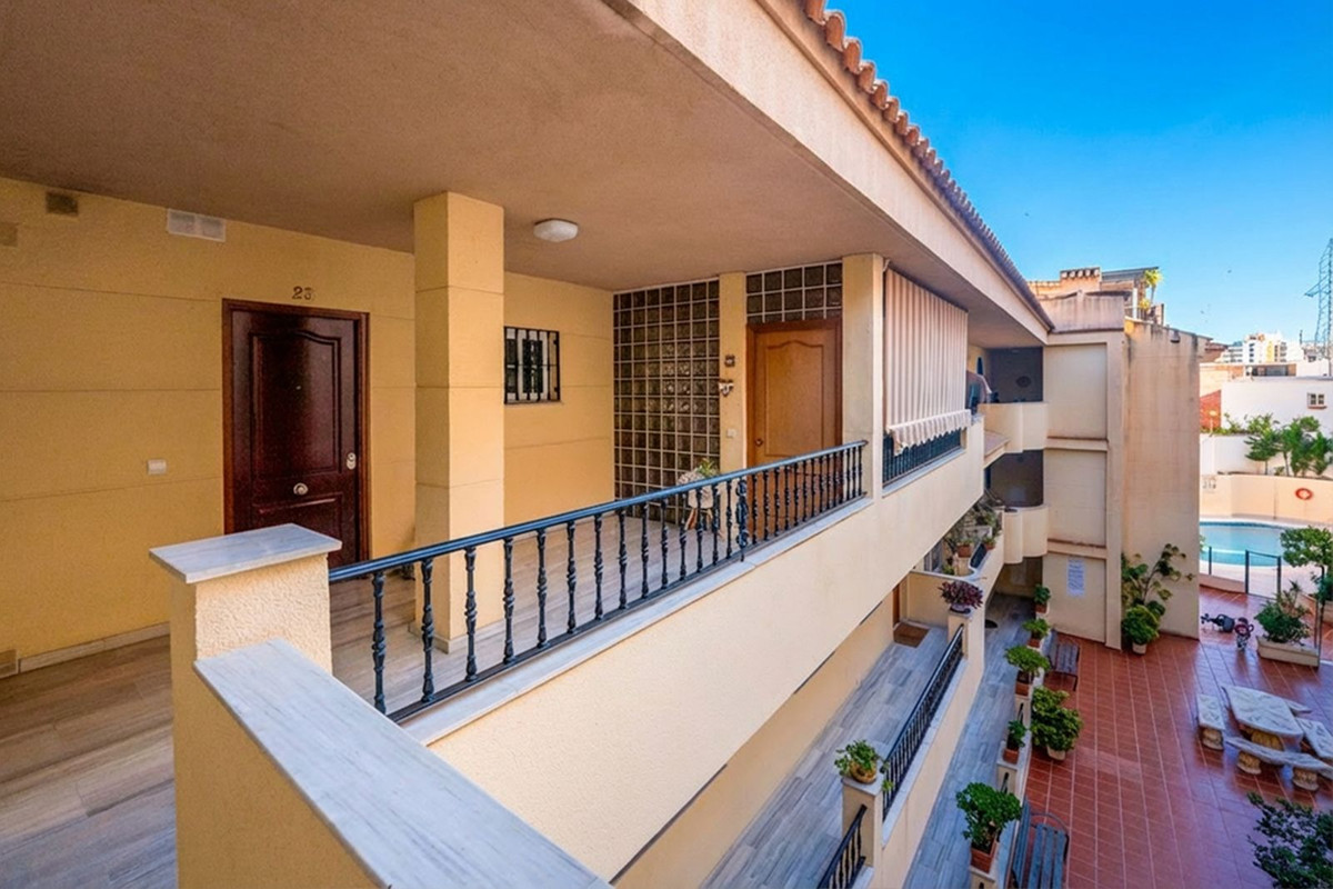 4 Bed Apartment for sale in Los Pacos Costa Del Sol, Málaga, Spain
