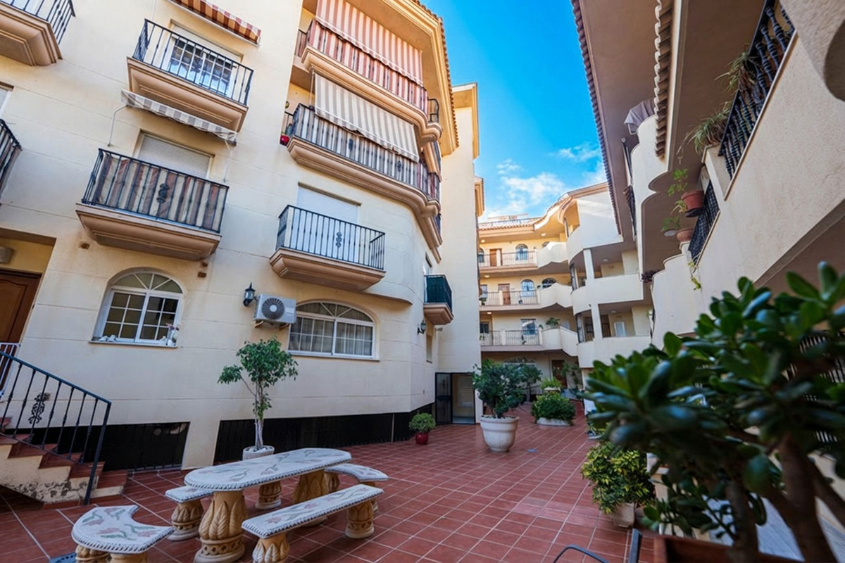 4 Bed Apartment for sale in Los Pacos Costa Del Sol, Málaga, Spain