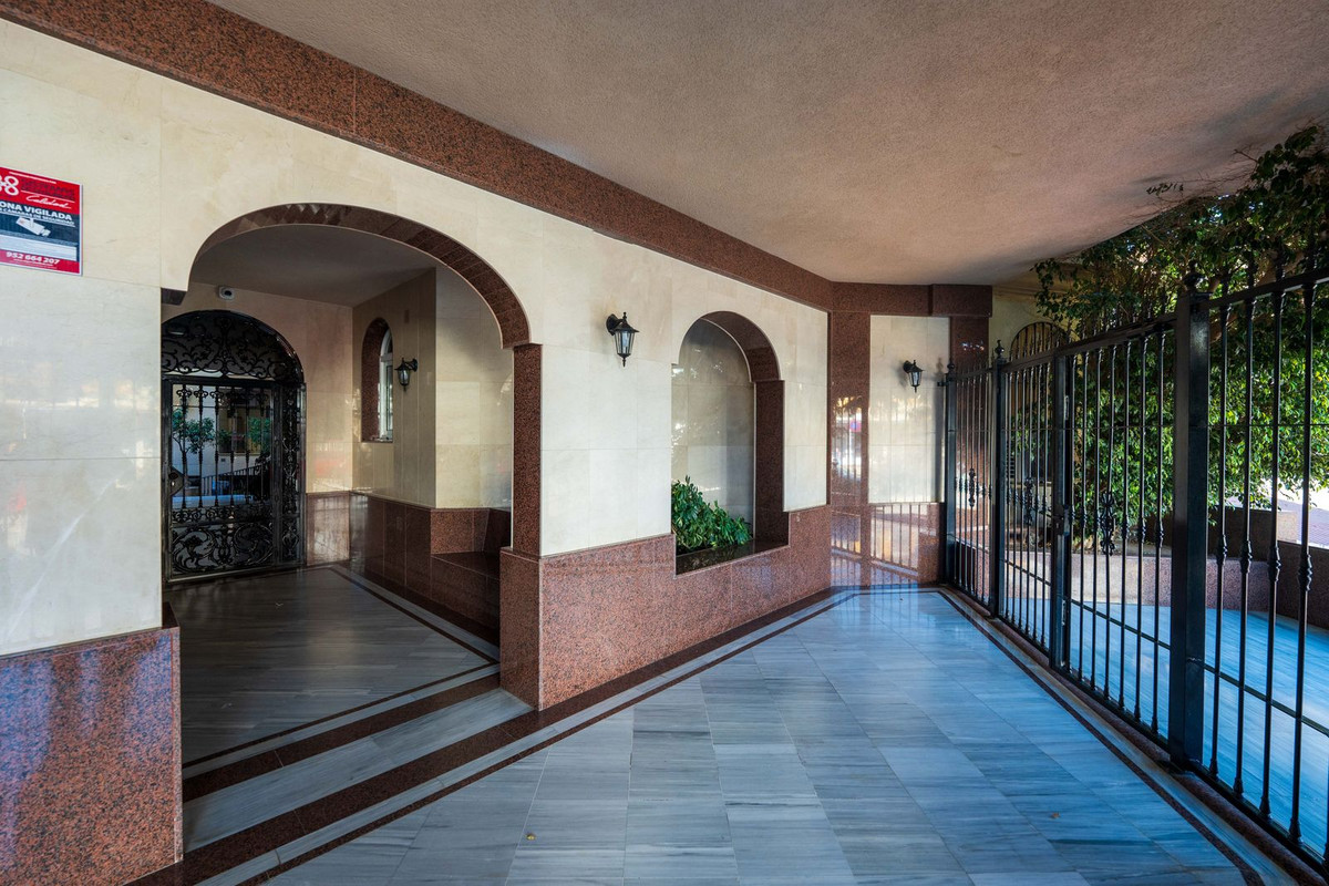 4 Bed Apartment for sale in Los Pacos Costa Del Sol, Málaga, Spain