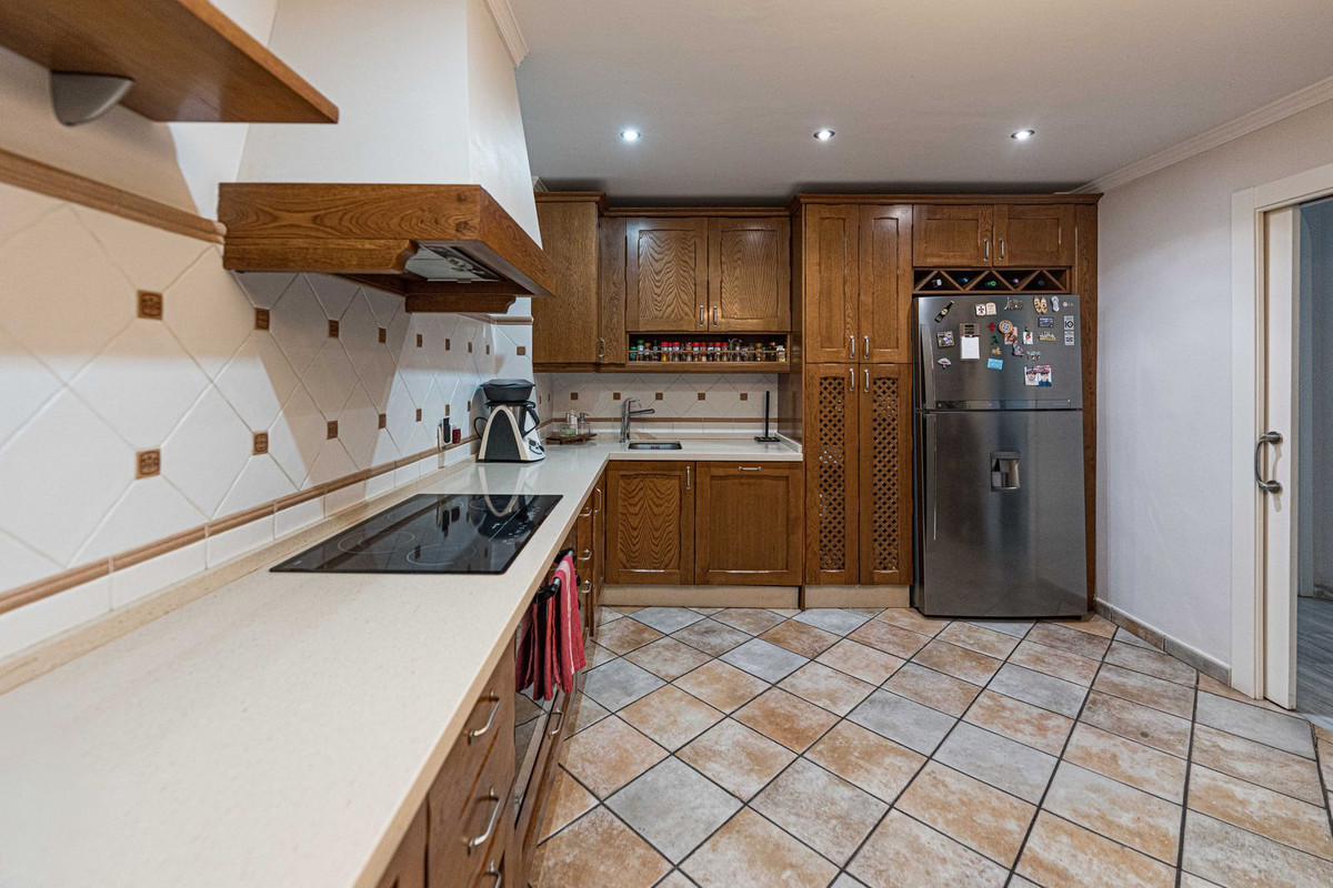 4 Bed Apartment for sale in Los Pacos Costa Del Sol, Málaga, Spain