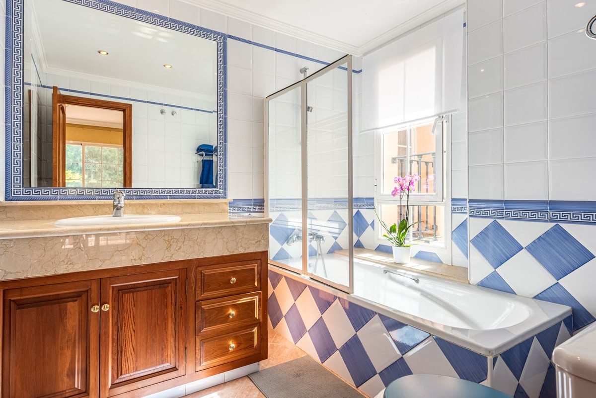 5 Bed Townhouse for sale in Nueva Andalucía Costa Del Sol, Málaga, Spain