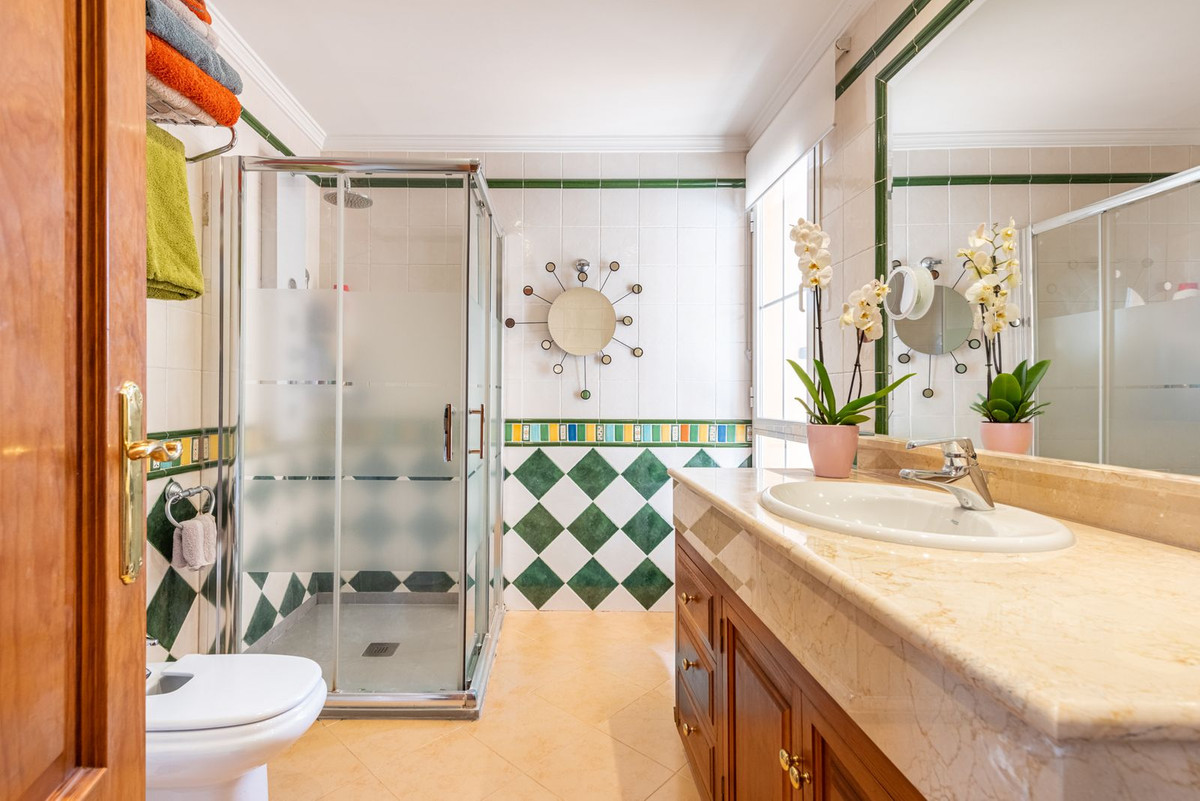 5 Bed Townhouse for sale in Nueva Andalucía Costa Del Sol, Málaga, Spain