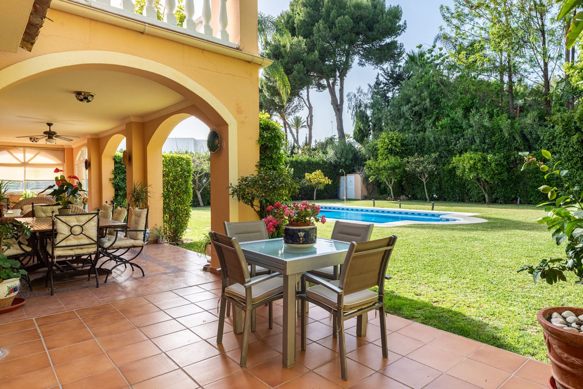 5 Bed Townhouse for sale in Nueva Andalucía Costa Del Sol, Málaga, Spain
