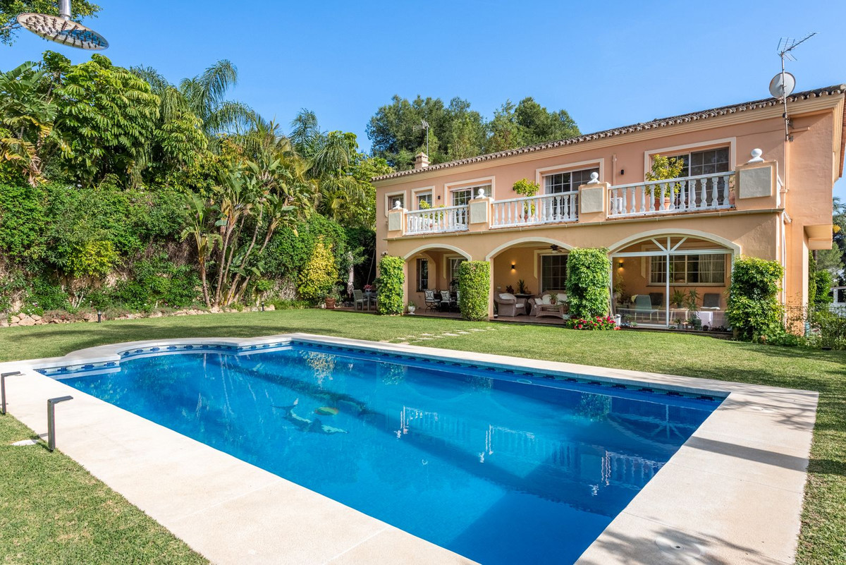 5 Bed Townhouse for sale in Nueva Andalucía Costa Del Sol, Málaga, Spain