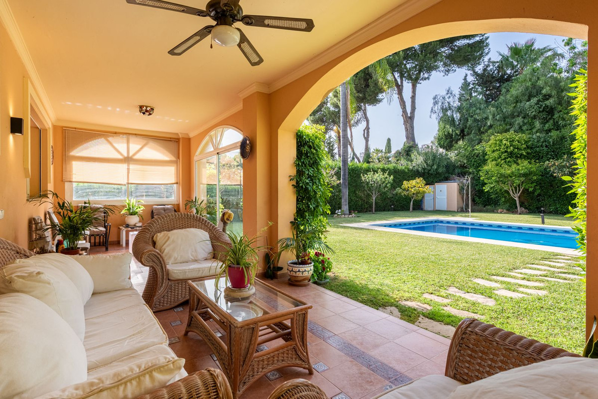 5 Bed Townhouse for sale in Nueva Andalucía Costa Del Sol, Málaga, Spain