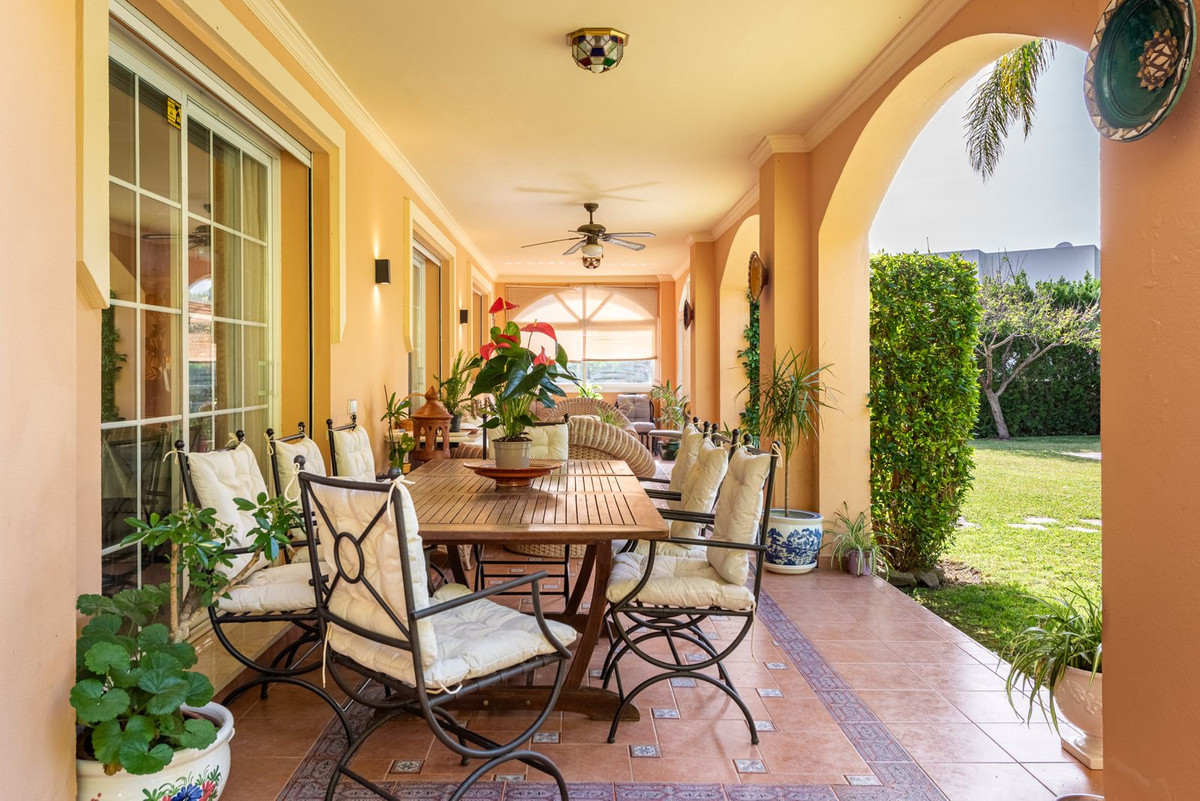 5 Bed Townhouse for sale in Nueva Andalucía Costa Del Sol, Málaga, Spain