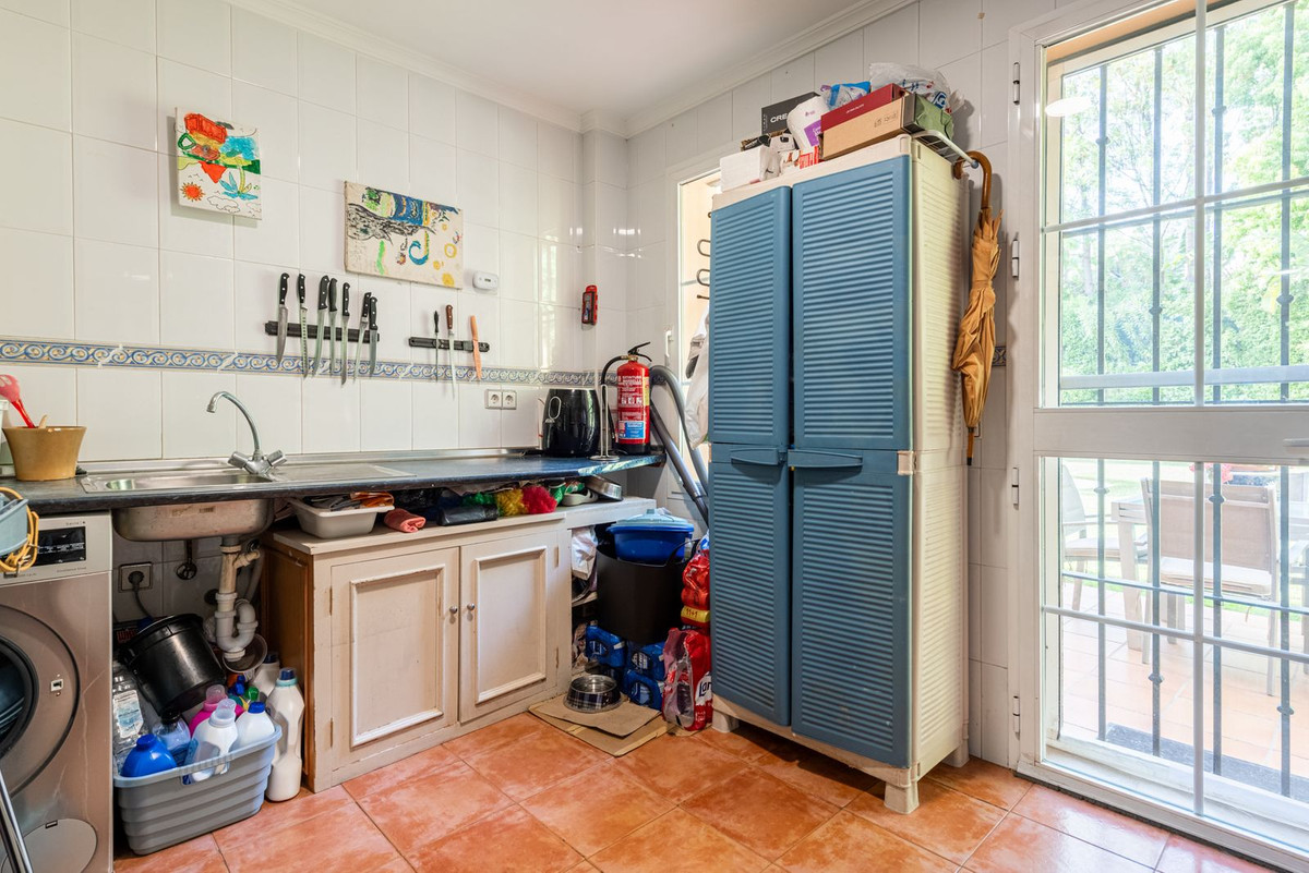 5 Bed Townhouse for sale in Nueva Andalucía Costa Del Sol, Málaga, Spain
