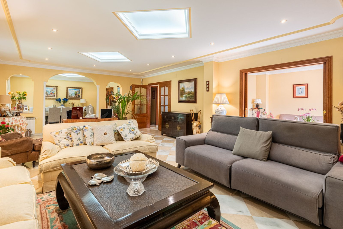 5 Bed Townhouse for sale in Nueva Andalucía Costa Del Sol, Málaga, Spain