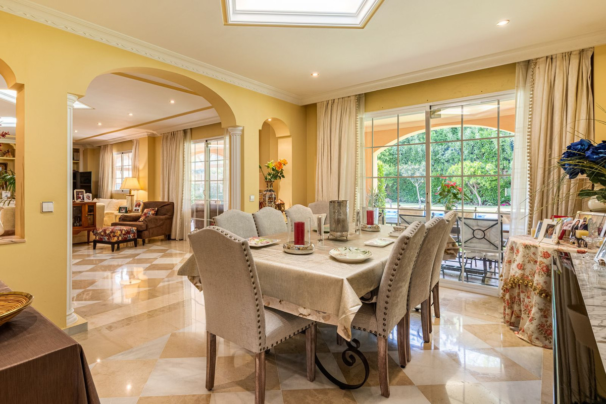 5 Bed Townhouse for sale in Nueva Andalucía Costa Del Sol, Málaga, Spain
