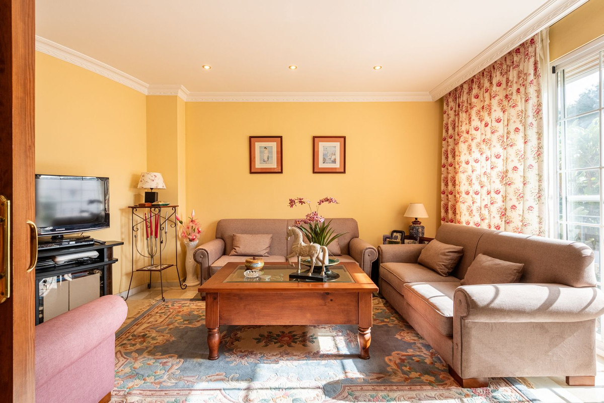 5 Bed Townhouse for sale in Nueva Andalucía Costa Del Sol, Málaga, Spain
