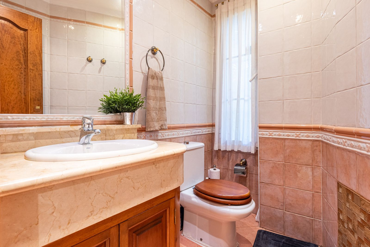 5 Bed Townhouse for sale in Nueva Andalucía Costa Del Sol, Málaga, Spain