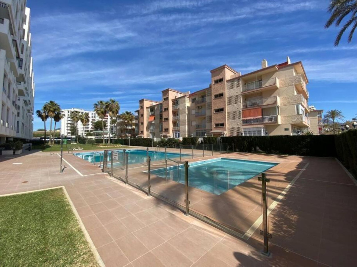 Se vende Apartamento Planta Media de 2 dormitorios en Costa Del Sol, Málaga, España