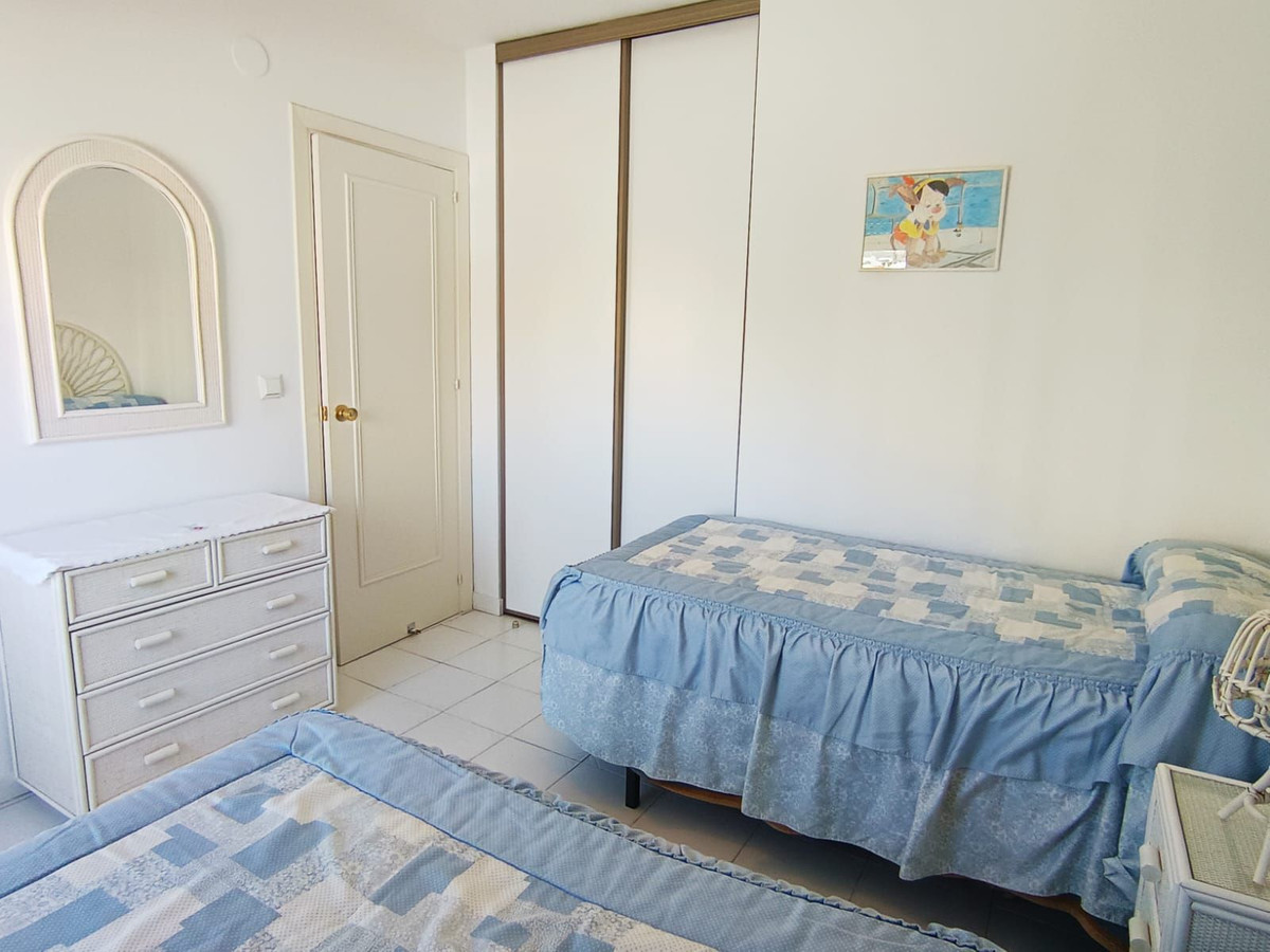Se vende Apartamento Planta Media de 2 dormitorios en Costa Del Sol, Málaga, España
