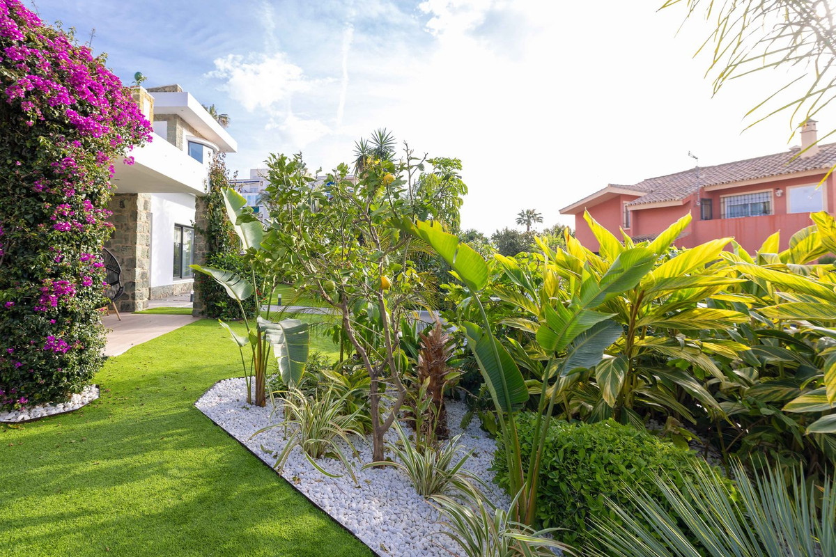 6 Bed Townhouse for sale in Málaga Costa Del Sol, Málaga, Spain