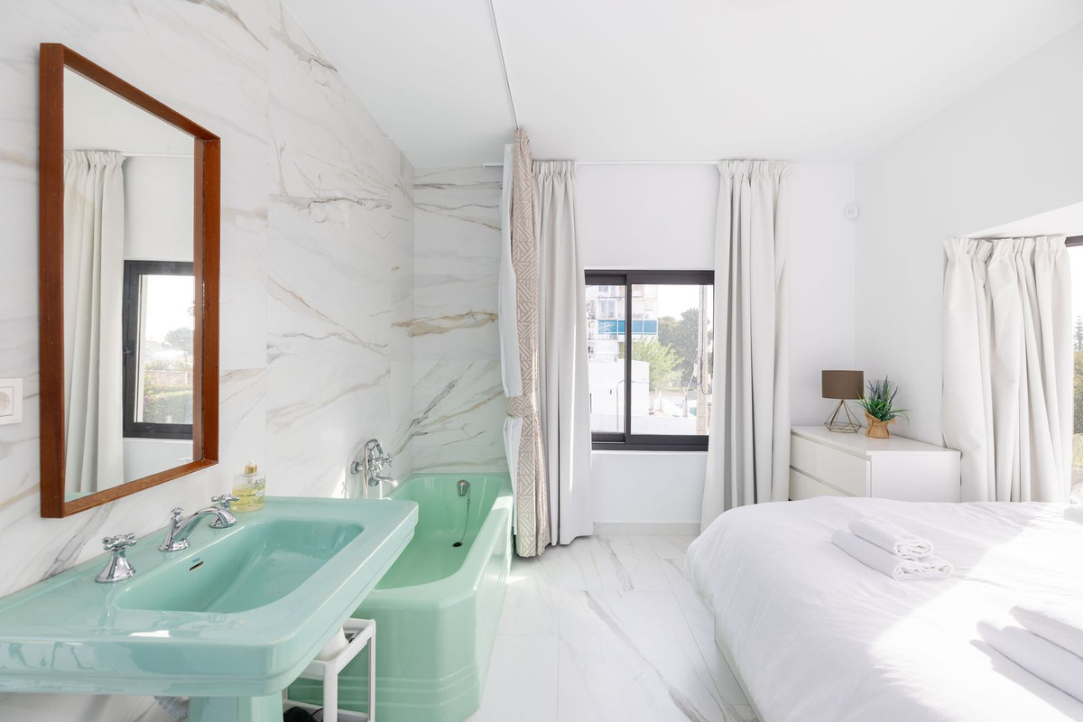 6 Bed Townhouse for sale in Málaga Costa Del Sol, Málaga, Spain