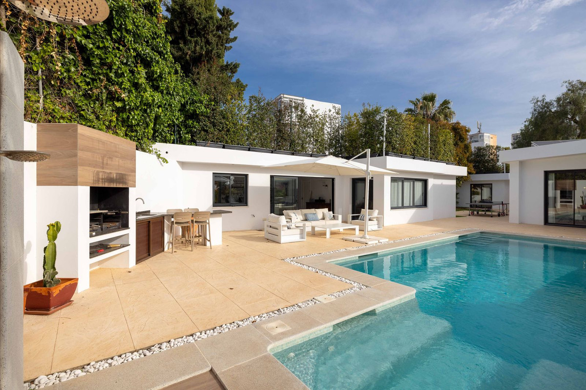 6 Bed Townhouse for sale in Málaga Costa Del Sol, Málaga, Spain
