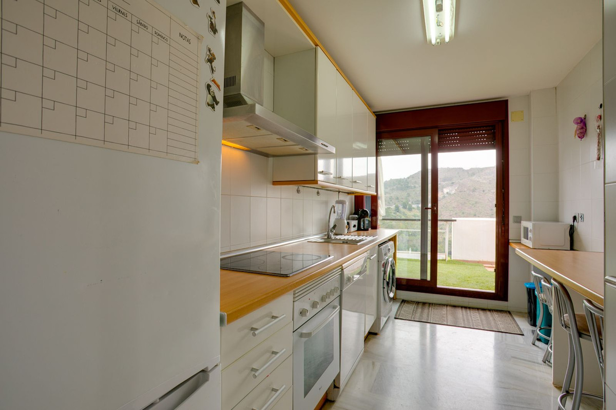 2 Bed Apartment for sale in Benahavís Costa Del Sol, Málaga, Spain