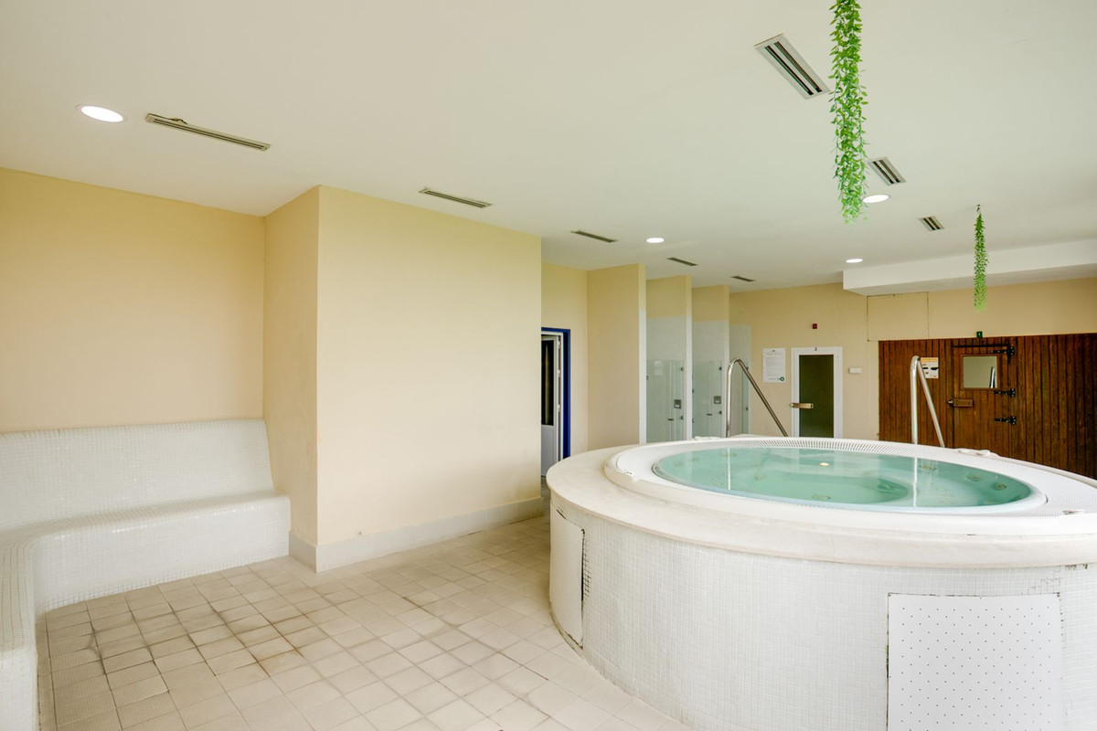 2 Bed Apartment for sale in Benahavís Costa Del Sol, Málaga, Spain
