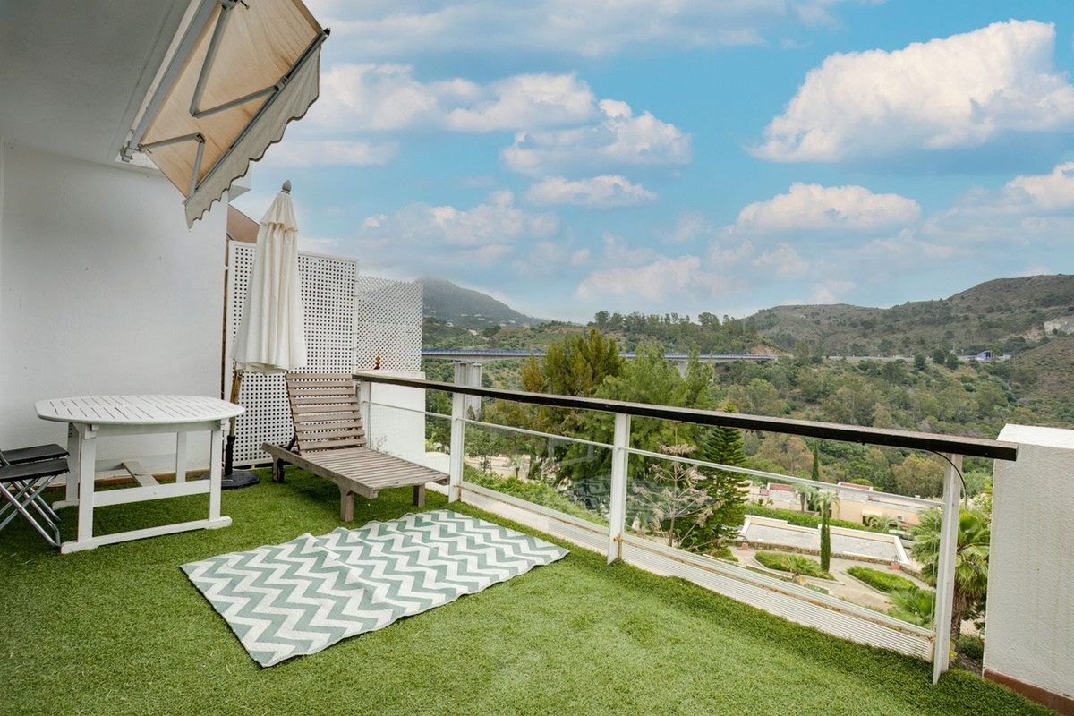 2 Bed Apartment for sale in Benahavís Costa Del Sol, Málaga, Spain